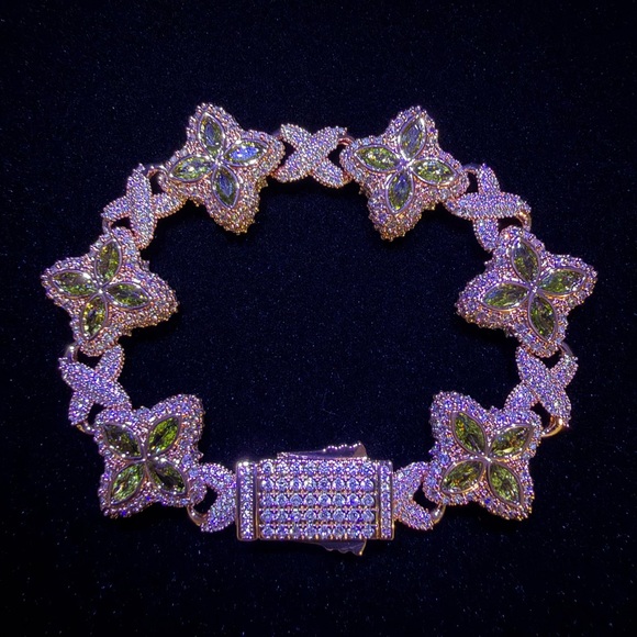 Iced R-Gold Deep Green Clover Flower - Picture 8 of 8